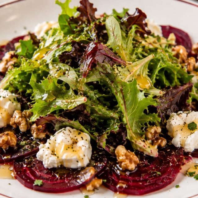 Salad Beet and Goat Cheese.