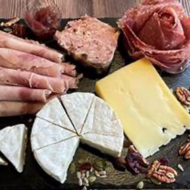 Plateau Fromage & Charcuterie.